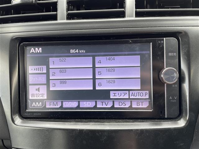 プリウスアルファ G チューン ブラック プッシュスタート スペアキー ワンセグTV(走行時視聴可) CD、DVD、AM、FM視聴可 Bluetooth接続可 バックカメラ ハーフレザーシート 本革巻きステアリング(22枚目)