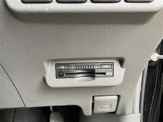 プリウスアルファ G チューン ブラック プッシュスタート スペアキー ワンセグTV(走行時視聴可) CD、DVD、AM、FM視聴可 Bluetooth接続可 バックカメラ ハーフレザーシート 本革巻きステアリング(31枚目)