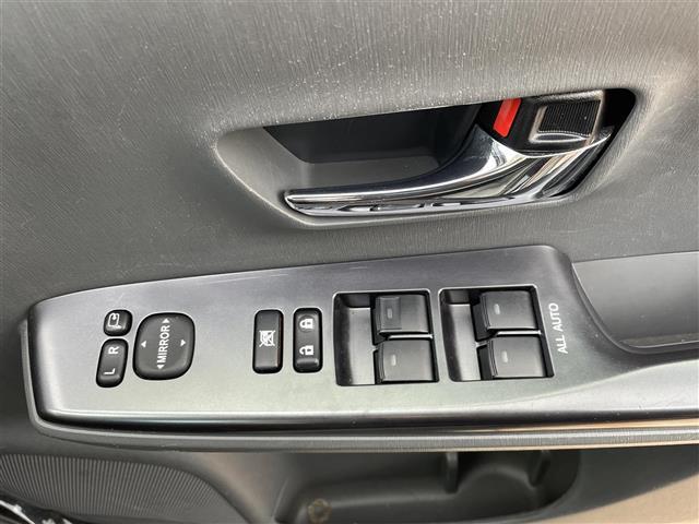 プリウスアルファ G チューン ブラック プッシュスタート スペアキー ワンセグTV(走行時視聴可) CD、DVD、AM、FM視聴可 Bluetooth接続可 バックカメラ ハーフレザーシート 本革巻きステアリング(32枚目)