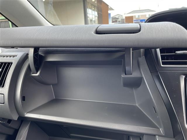 プリウスアルファ G チューン ブラック プッシュスタート スペアキー ワンセグTV(走行時視聴可) CD、DVD、AM、FM視聴可 Bluetooth接続可 バックカメラ ハーフレザーシート 本革巻きステアリング(35枚目)