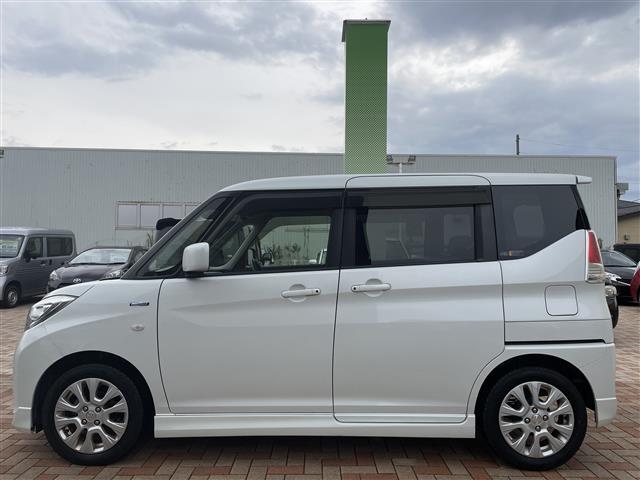 ソリオ ハイブリッドＭＸ　バックカメラ　プッシュスタート　スマートキー　アイドリングストップ　社外ナビ　ＣＤ、ＡＭ、ＦＭ視聴可能　シートヒーター　純正ＡＷ（4枚目）