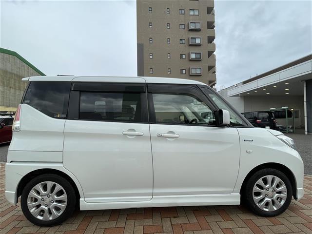 ソリオ ハイブリッドＭＸ　バックカメラ　プッシュスタート　スマートキー　アイドリングストップ　社外ナビ　ＣＤ、ＡＭ、ＦＭ視聴可能　シートヒーター　純正ＡＷ（7枚目）