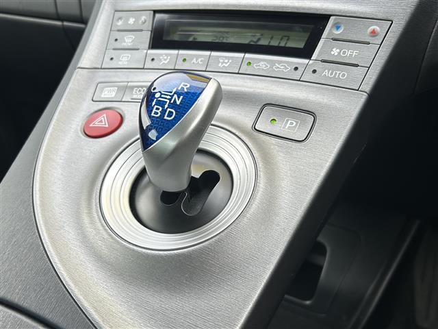 プリウス Ｓツーリングセレクション　禁煙車　社外ナビ　フルセグＴＶ　ＬＥＤヘッドライト　ＥＴＣ　ミュージックプレイヤー接続（23枚目）