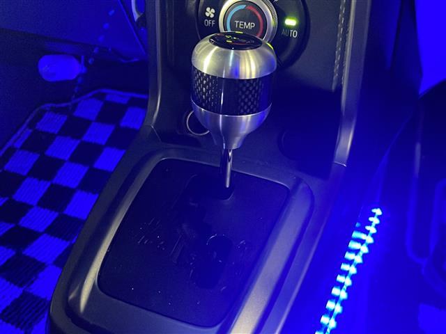 コペン ローブ　純正ナビ　フルセグＴＶ　ＤＶＤ再生　Ｂｌｕｅｔｏｏｔｈ接続　　バックカメラ　純正フロアマット　プッシュスタート　スマーコキー　アイドリングストップ　横滑り防止　　ＥＴＣ　ＬＥＤヘッドライト（18枚目）