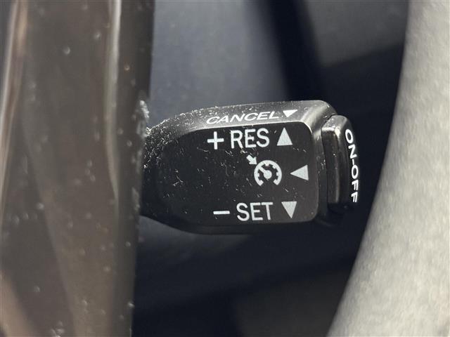 プリウス Ｓマイコーデ　純正ナビ　Ｂｌｕｅｔｏｏｔｈ接続　バックカメラ　ビルトインＥＴＣ　クルーズコントロール　コーナーセンサー　プッシュスタート　ステアリングリモコン　電動格納式ドアミラー　純正フロアマット　フォグランプ（4枚目）