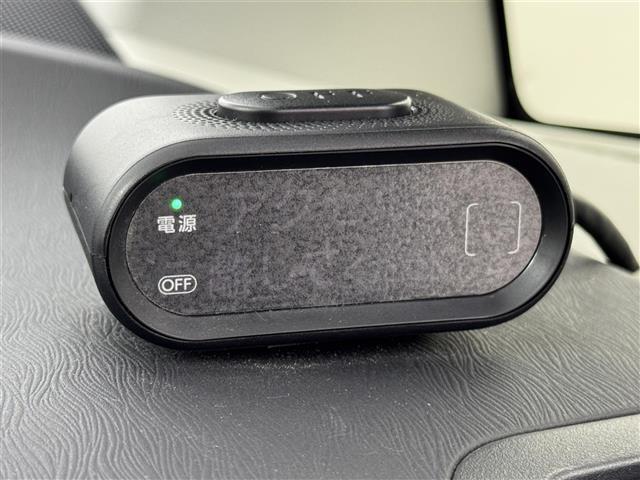 プリウス Ｓマイコーデ　純正ナビ　Ｂｌｕｅｔｏｏｔｈ接続　バックカメラ　ビルトインＥＴＣ　クルーズコントロール　コーナーセンサー　プッシュスタート　ステアリングリモコン　電動格納式ドアミラー　純正フロアマット　フォグランプ（5枚目）