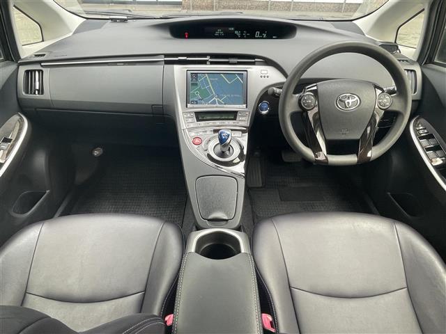 プリウス Ｓマイコーデ　純正ナビ　Ｂｌｕｅｔｏｏｔｈ接続　バックカメラ　ビルトインＥＴＣ　クルーズコントロール　コーナーセンサー　プッシュスタート　ステアリングリモコン　電動格納式ドアミラー　純正フロアマット　フォグランプ（9枚目）