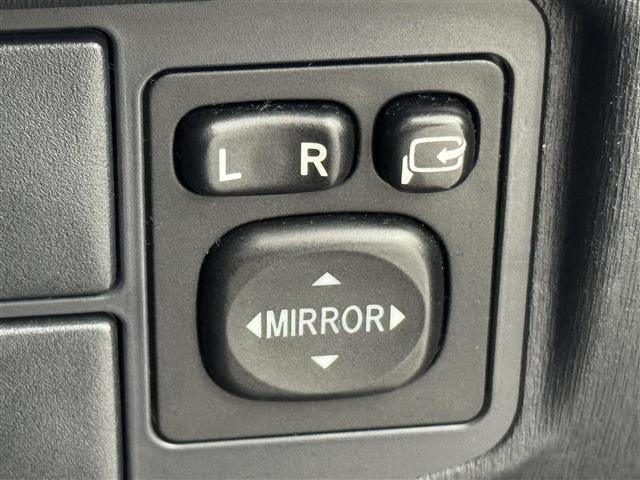 プリウス Ｓマイコーデ　純正ナビ　Ｂｌｕｅｔｏｏｔｈ接続　バックカメラ　ビルトインＥＴＣ　クルーズコントロール　コーナーセンサー　プッシュスタート　ステアリングリモコン　電動格納式ドアミラー　純正フロアマット　フォグランプ（13枚目）