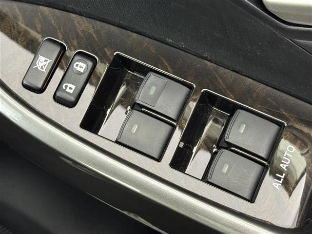 プリウス Ｓマイコーデ　純正ナビ　Ｂｌｕｅｔｏｏｔｈ接続　バックカメラ　ビルトインＥＴＣ　クルーズコントロール　コーナーセンサー　プッシュスタート　ステアリングリモコン　電動格納式ドアミラー　純正フロアマット　フォグランプ（30枚目）