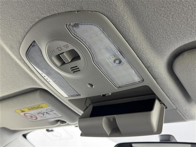 プリウス Ｓマイコーデ　純正ナビ　Ｂｌｕｅｔｏｏｔｈ接続　バックカメラ　ビルトインＥＴＣ　クルーズコントロール　コーナーセンサー　プッシュスタート　ステアリングリモコン　電動格納式ドアミラー　純正フロアマット　フォグランプ（31枚目）