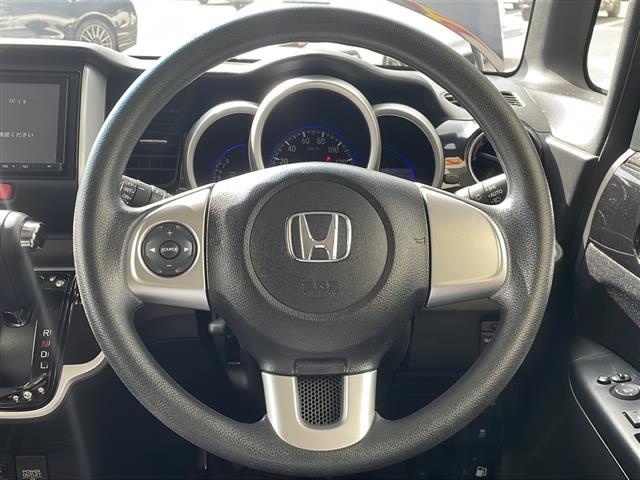 Ｎ－ＢＯＸカスタム Ｇ・Ｌパッケージ　社外ナビ　フルセグテレビ　ＤＶＤ再生　バックカメラ　スマートキー　オートライト　アイドリングストップ　左側パワースライドドア　ビルトインＥＴＣ　純正アルミホイル（4枚目）