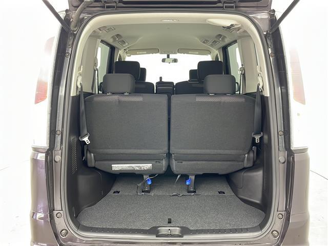 セレナ ハイウェイスター　４ＷＤ　純正ナビ　バックカメラ　両側パワースライドドア　クルーズコントロール　横滑り防止装置　ビルトインＥＴＣ　純正フロアマット　ＨＩＤヘッドライト　フォグランプ　エンジンスターター（18枚目）