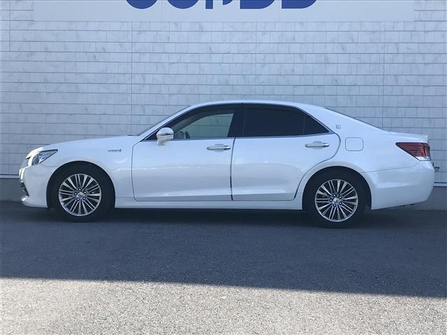 クラウンハイブリッド ロイヤルサルーン 禁煙車/カーナビ/Bluetooth/スマートキー/プッシュスタート/バックカメラ/ETC/クルーズコントロール/コーナーセンサー/ドライブレコーダー/パワーシート/シートヒーター/オートライト(5枚目)