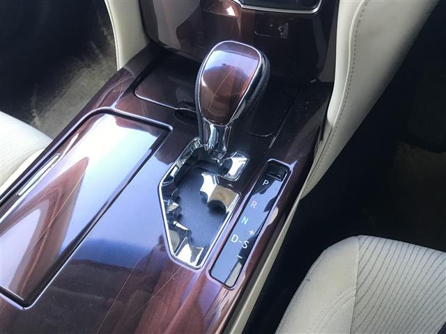 クラウンハイブリッド ロイヤルサルーン 禁煙車/カーナビ/Bluetooth/スマートキー/プッシュスタート/バックカメラ/ETC/クルーズコントロール/コーナーセンサー/ドライブレコーダー/パワーシート/シートヒーター/オートライト(18枚目)