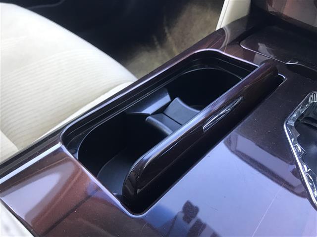 クラウンハイブリッド ロイヤルサルーン 禁煙車/カーナビ/Bluetooth/スマートキー/プッシュスタート/バックカメラ/ETC/クルーズコントロール/コーナーセンサー/ドライブレコーダー/パワーシート/シートヒーター/オートライト(19枚目)