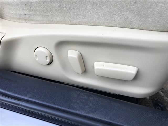 クラウンハイブリッド ロイヤルサルーン 禁煙車/カーナビ/Bluetooth/スマートキー/プッシュスタート/バックカメラ/ETC/クルーズコントロール/コーナーセンサー/ドライブレコーダー/パワーシート/シートヒーター/オートライト(27枚目)