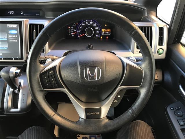 ステップワゴンスパーダ Ｚ　禁煙車／カーナビ／スマートキー／バックカメラ／両側パワースライドドア／ＥＴＣ／アイドリングストップ／フリップダウンモニター／チップアップシート／ステアリングリモコン／パドルシフト／オートライト（11枚目）