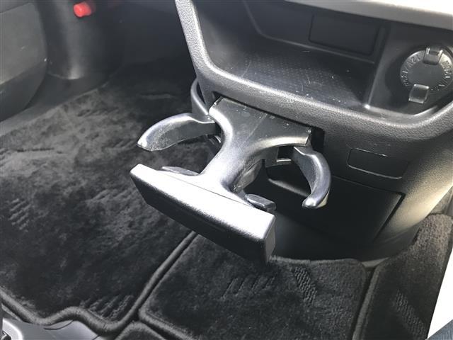 ノア Si 禁煙車/カーナビ/スマートキー/プッシュスタート/バックカメラ/ETC/両側パワースライドドア/チップアップシート/パドルシフト/オートライト/ステアリングリモコン/電格ミラー/防眩ミラー(18枚目)