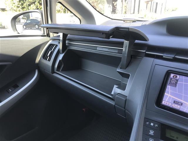 プリウス S 禁煙車/カーナビ/スマートキー/プッシュスタート/バックカメラ/ETC/ドライブレコーダー/コーナーセンサー/ステアリングリモコン/オートライト/パワーウインドウ/電格ミラー/防眩ミラー(22枚目)