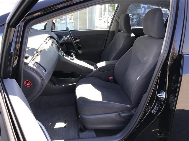 プリウス S 禁煙車/カーナビ/スマートキー/プッシュスタート/バックカメラ/ETC/ドライブレコーダー/コーナーセンサー/ステアリングリモコン/オートライト/パワーウインドウ/電格ミラー/防眩ミラー(25枚目)