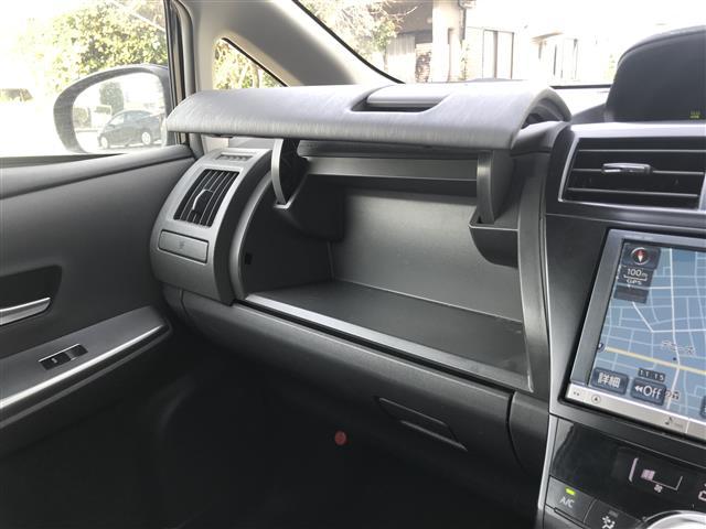 プリウスアルファ Ｓツーリングセレクション　禁煙車／カーナビ／スマートキー／プッシュスタート／バックカメラ／ＥＴＣ／フリップダウンモニター／ヘッドライトウォッシャー／ステアリングリモコン／オートライト／パワーウインドウ／電格ミラ（24枚目）