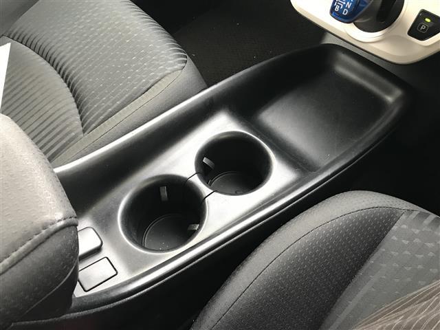 プリウス Ｓ　禁煙車／カーナビ／スマートキー／プッシュスタート／バックカメラ／ＥＴＣ／ステアリングリモコン／オートライト／電格ミラー／パワーウインドウ／防眩ミラー（17枚目）