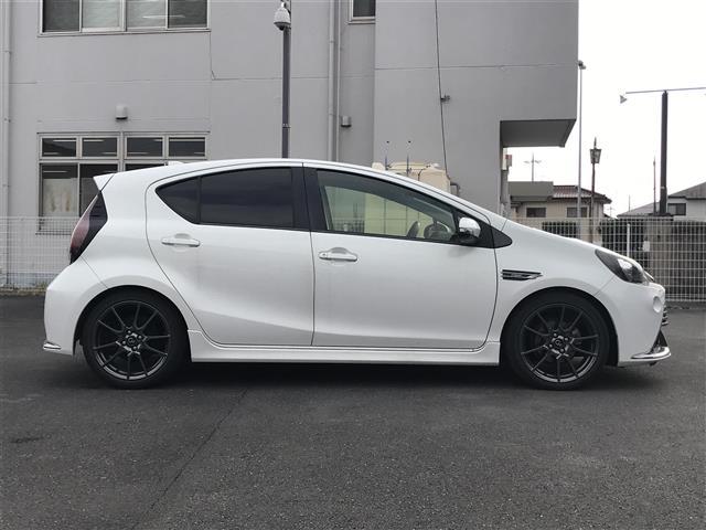 アクア G G’s 禁煙車/カーナビ/スマートキー/プッシュスタート/バックカメラ/ETC/ドライブレコーダー/クルーズコントロール/シートヒーター/ステアリングリモコン/オートライト/電格ミラー/防眩ミラー(4枚目)