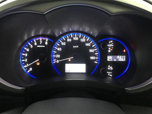 エルグランド ２５０ハイウェイスター　禁煙車／カーナビ／スマートキー／プッシュスタート／バックカメラ／ＥＴＣ／片側パワースライドドア／フリップダウンモニター／オットマン／後部座席サンシェード／オートライト／電格ミラー／防眩ミラー（10枚目）