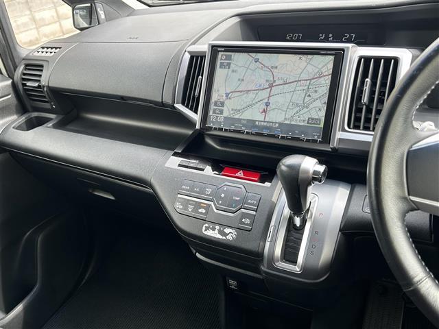 ステップワゴンスパーダ Ｚ　クールスピリット　純正９型ナビ（ＣＤ／ＤＶＤ／ＤＴＶ）両側パワースライドドア　バックカメラ　ＥＴＣ　アイドリングストップ　ハーフレザーシート　スマートキー　純正フロアマット（7枚目）