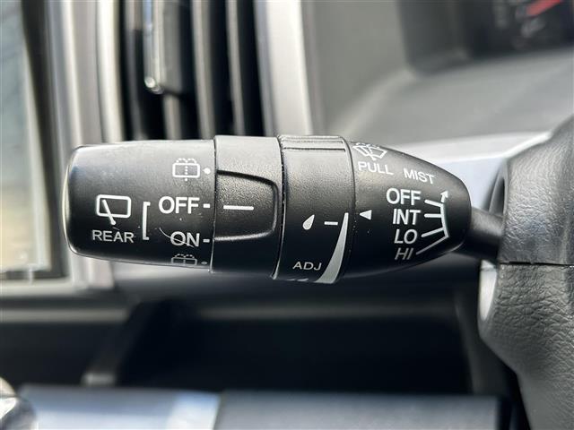 ステップワゴンスパーダ Ｚ　クールスピリット　純正９型ナビ（ＣＤ／ＤＶＤ／ＤＴＶ）両側パワースライドドア　バックカメラ　ＥＴＣ　アイドリングストップ　ハーフレザーシート　スマートキー　純正フロアマット（12枚目）