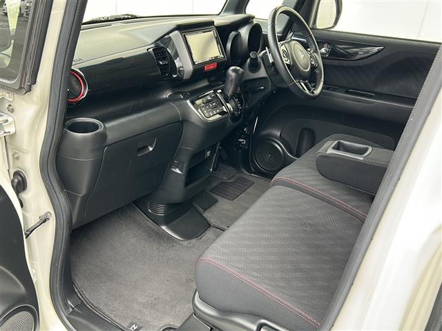 N-BOXカスタム 2トーンカラースタイル G・ターボAパッケージ ☆社外ナビ AVIC-ZH77(フルセグTV/Bluetooth/CD/DVD/AM/FM/)☆クルーズコントロール☆ETC ☆パドルシフト ☆バックカメラ☆両側パワースライドドア(20枚目)
