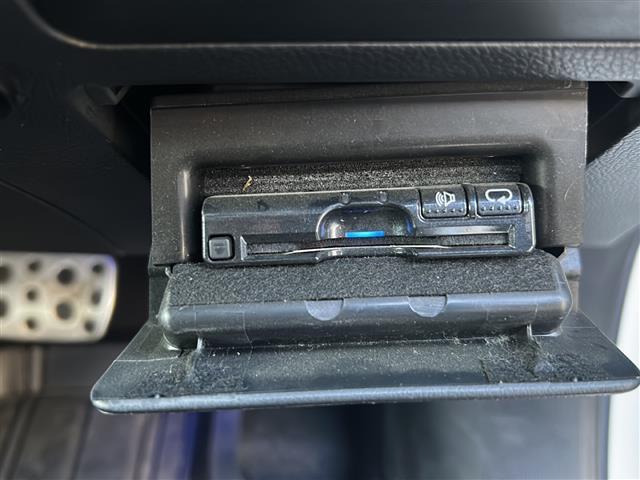 レガシィＢ４ リミテッド　純正ＳＤナビ（ＣＤ／ＤＶＤ／ＤＴＶ／Ｂｌｕｅｔｏｏｔｈ／ＵＳＢ）　純正Ｓｔｉエアロ　ＥｙｅＳｉｇｈｔＶｅｒ．３　全席シートヒーター　前方ドライブレコーダー　前席パワーシート　ＥＴＣ　社外ＲＭＰＡＷ（6枚目）