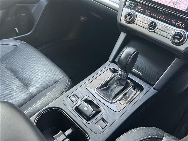 レガシィＢ４ リミテッド　純正ＳＤナビ（ＣＤ／ＤＶＤ／ＤＴＶ／Ｂｌｕｅｔｏｏｔｈ／ＵＳＢ）　純正Ｓｔｉエアロ　ＥｙｅＳｉｇｈｔＶｅｒ．３　全席シートヒーター　前方ドライブレコーダー　前席パワーシート　ＥＴＣ　社外ＲＭＰＡＷ（25枚目）