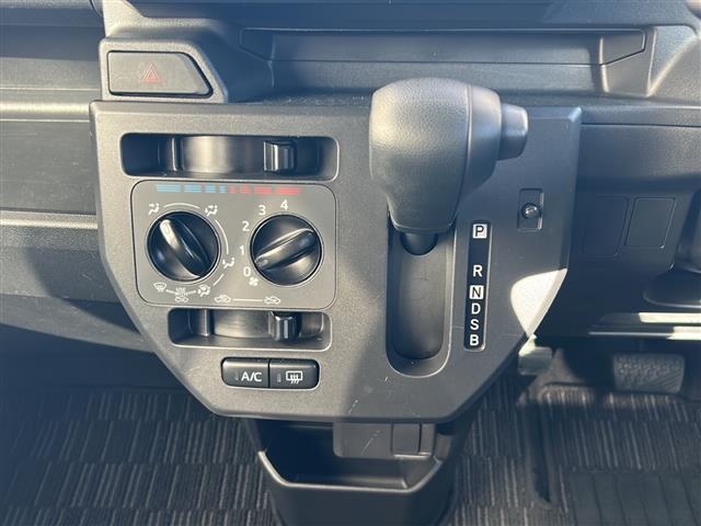 ピクシスメガ Ｄ　ＳＡＩＩＩ　☆純正ナビ　ＮＳＬＮ－Ｗ６８☆スマートアシストＩＩＩ☆ＥＴＣ☆バックカメラ☆両側イージークローザードア☆純正フロアマット☆リモコンキー☆アイドリングストップ☆車両・ナビ取扱説明書（7枚目）