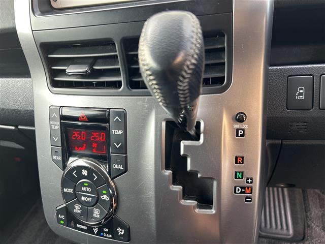 ヴォクシー ＺＳ　煌ＩＩ　純正メモリーナビ（ＣＤ／ＤＶＤ／ワンセグ／Ｂｌｕｅｔｏｏｔｈ）両側パワースライドドア　ＥＴＣ　パドルシフト　ステアリングスイッチ　純正フロアマット（9枚目）