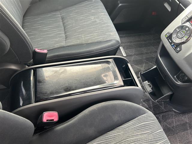 ヴォクシー ＺＳ　煌ＩＩ　純正メモリーナビ（ＣＤ／ＤＶＤ／ワンセグ／Ｂｌｕｅｔｏｏｔｈ）両側パワースライドドア　ＥＴＣ　パドルシフト　ステアリングスイッチ　純正フロアマット（15枚目）