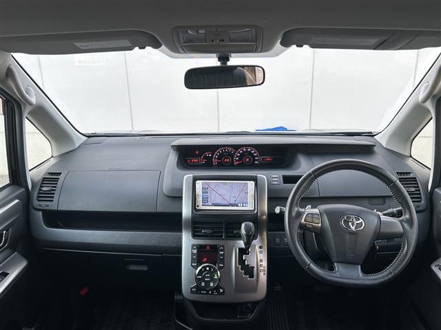 ヴォクシー ＺＳ　煌ＩＩ　純正メモリーナビ（ＣＤ／ＤＶＤ／ワンセグ／Ｂｌｕｅｔｏｏｔｈ）両側パワースライドドア　ＥＴＣ　パドルシフト　ステアリングスイッチ　純正フロアマット（42枚目）