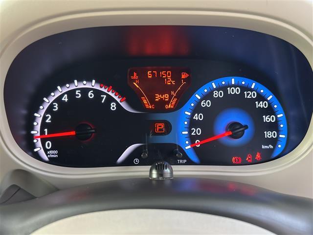 キューブ １５Ｘ　Ｖセレクション　純正ＳＤナビ（ＣＤ／ＤＴＶ／ＵＳＢ）バックカメラ　アイドリングストップ　ＥＴＣ　スマートキー　ライトレベライザー（2枚目）