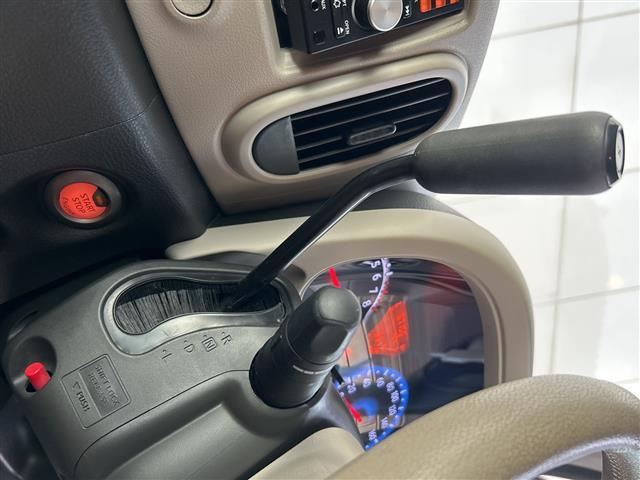 キューブ １５Ｘ　Ｖセレクション　純正ＳＤナビ（ＣＤ／ＤＴＶ／ＵＳＢ）バックカメラ　アイドリングストップ　ＥＴＣ　スマートキー　ライトレベライザー（8枚目）