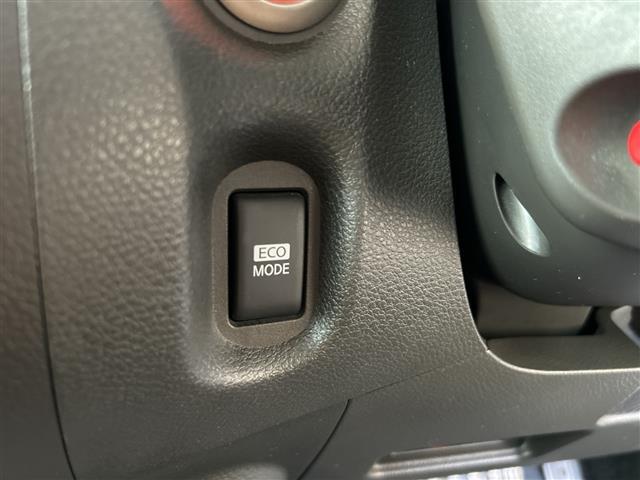 キューブ １５Ｘ　Ｖセレクション　純正ＳＤナビ（ＣＤ／ＤＴＶ／ＵＳＢ）バックカメラ　アイドリングストップ　ＥＴＣ　スマートキー　ライトレベライザー（12枚目）