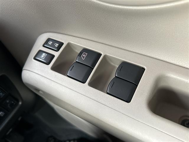 キューブ １５Ｘ　Ｖセレクション　純正ＳＤナビ（ＣＤ／ＤＴＶ／ＵＳＢ）バックカメラ　アイドリングストップ　ＥＴＣ　スマートキー　ライトレベライザー（13枚目）