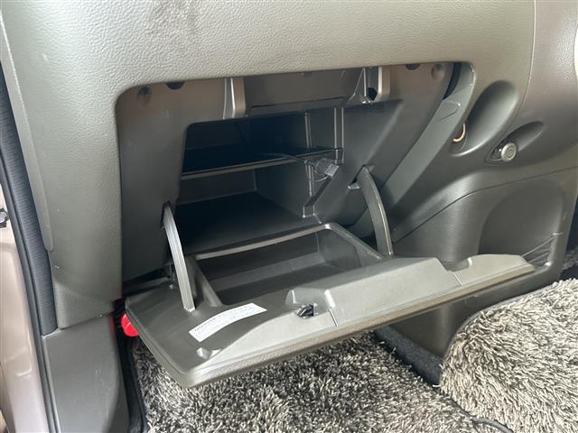 キューブ １５Ｘ　Ｖセレクション　純正ＳＤナビ（ＣＤ／ＤＴＶ／ＵＳＢ）バックカメラ　アイドリングストップ　ＥＴＣ　スマートキー　ライトレベライザー（14枚目）