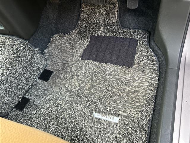 キューブ １５Ｘ　Ｖセレクション　純正ＳＤナビ（ＣＤ／ＤＴＶ／ＵＳＢ）バックカメラ　アイドリングストップ　ＥＴＣ　スマートキー　ライトレベライザー（16枚目）