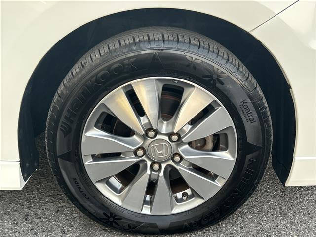 ステップワゴンスパーダ Ｚ　純正９インチナビ（フルセグＴＶ／ＣＤ／ＤＶＤ／Ｂｌｕｅｔｏｏｔｈ／ＡＭ／ＦＭ）／純正フリップダウンモニター／バックカメラ／両側パワースライドドア／ＥＴＣ／クルーズコントロール／パドルシフト／スペアキー（12枚目）