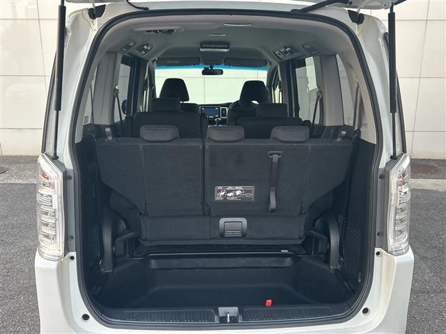 ステップワゴンスパーダ Ｚ　純正９インチナビ（フルセグＴＶ／ＣＤ／ＤＶＤ／Ｂｌｕｅｔｏｏｔｈ／ＡＭ／ＦＭ）／純正フリップダウンモニター／バックカメラ／両側パワースライドドア／ＥＴＣ／クルーズコントロール／パドルシフト／スペアキー（13枚目）