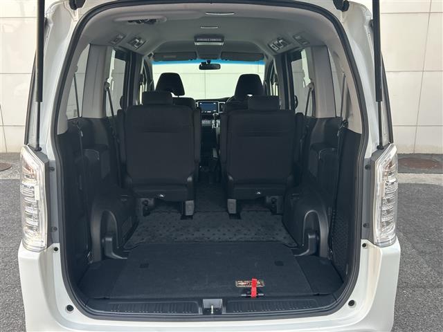 ステップワゴンスパーダ Ｚ　純正９インチナビ（フルセグＴＶ／ＣＤ／ＤＶＤ／Ｂｌｕｅｔｏｏｔｈ／ＡＭ／ＦＭ）／純正フリップダウンモニター／バックカメラ／両側パワースライドドア／ＥＴＣ／クルーズコントロール／パドルシフト／スペアキー（14枚目）