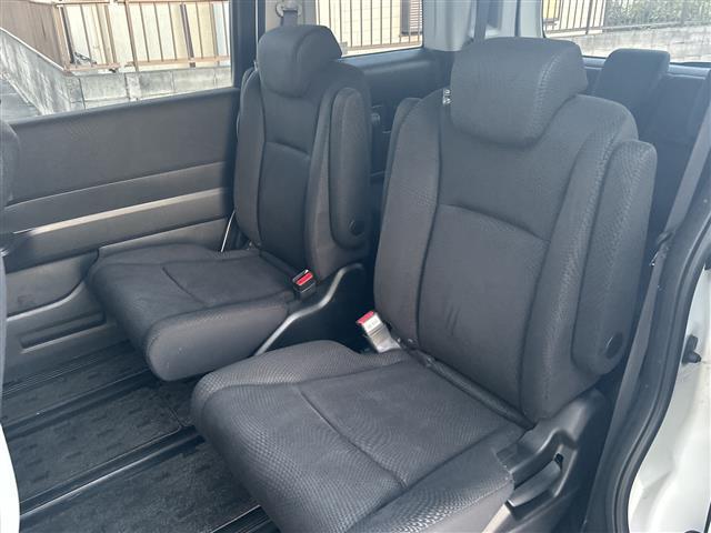 ステップワゴンスパーダ Ｚ　純正９インチナビ（フルセグＴＶ／ＣＤ／ＤＶＤ／Ｂｌｕｅｔｏｏｔｈ／ＡＭ／ＦＭ）／純正フリップダウンモニター／バックカメラ／両側パワースライドドア／ＥＴＣ／クルーズコントロール／パドルシフト／スペアキー（17枚目）