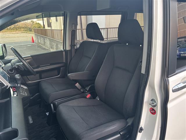 ステップワゴンスパーダ Ｚ　純正９インチナビ（フルセグＴＶ／ＣＤ／ＤＶＤ／Ｂｌｕｅｔｏｏｔｈ／ＡＭ／ＦＭ）／純正フリップダウンモニター／バックカメラ／両側パワースライドドア／ＥＴＣ／クルーズコントロール／パドルシフト／スペアキー（18枚目）