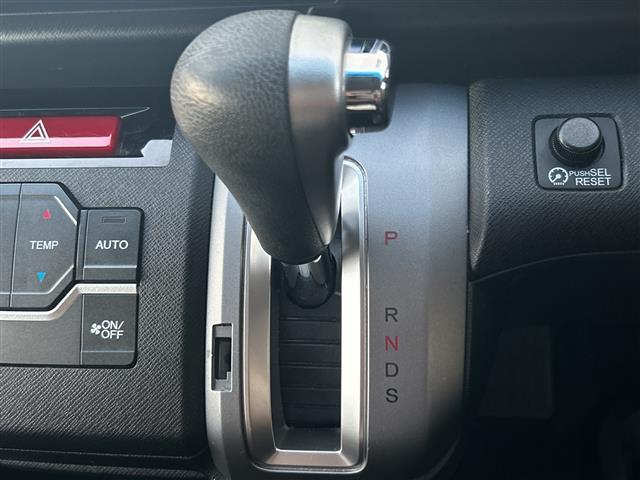 ステップワゴンスパーダ Ｚ　純正９インチナビ（フルセグＴＶ／ＣＤ／ＤＶＤ／Ｂｌｕｅｔｏｏｔｈ／ＡＭ／ＦＭ）／純正フリップダウンモニター／バックカメラ／両側パワースライドドア／ＥＴＣ／クルーズコントロール／パドルシフト／スペアキー（24枚目）