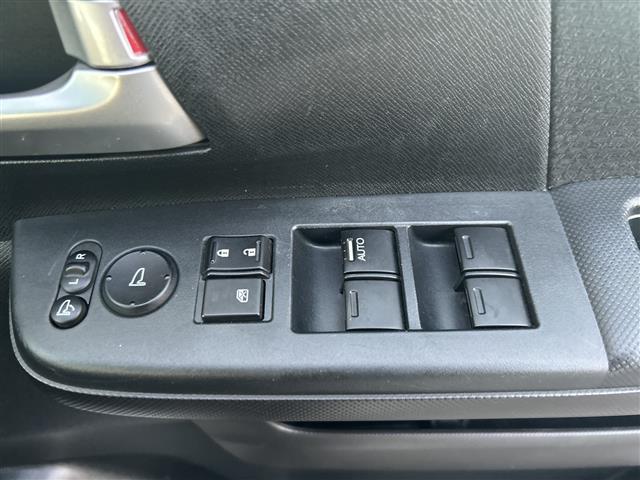 ステップワゴンスパーダ Ｚ　純正９インチナビ（フルセグＴＶ／ＣＤ／ＤＶＤ／Ｂｌｕｅｔｏｏｔｈ／ＡＭ／ＦＭ）／純正フリップダウンモニター／バックカメラ／両側パワースライドドア／ＥＴＣ／クルーズコントロール／パドルシフト／スペアキー（25枚目）